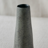 Vase droit vert patiné